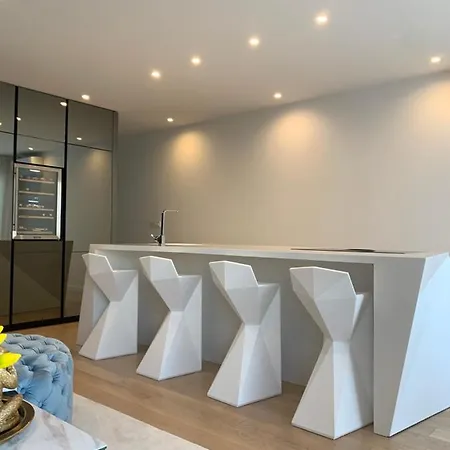 Apartment Sea Front Luxury With A Private Infinity Pool , A Large Garden And A Private Garage On The In Split
