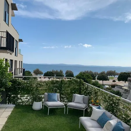 Sea Front Luxury With A Private Infinity Pool , A Large Garden And A Private Garage On The In Apartment Split