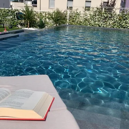 Apartment Sea Front Luxury With A Private Infinity Pool , A Large Garden And A Private Garage On The In *