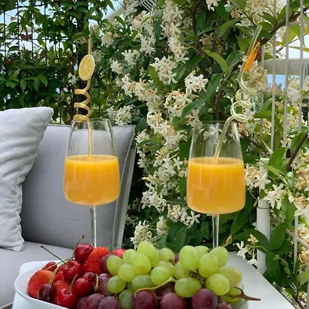 Apartment Sea Front Luxury With A Private Infinity Pool , A Large Garden And A Private Garage On The In