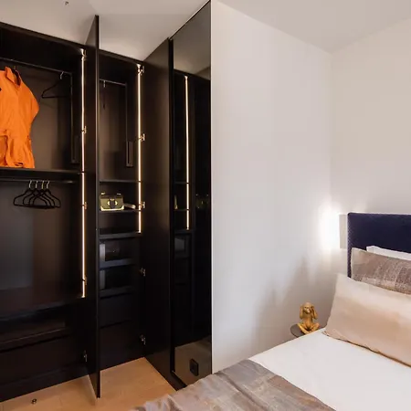 Apartment Sea Front Luxury With A Private Infinity Pool , A Large Garden And A Private Garage On The In Split