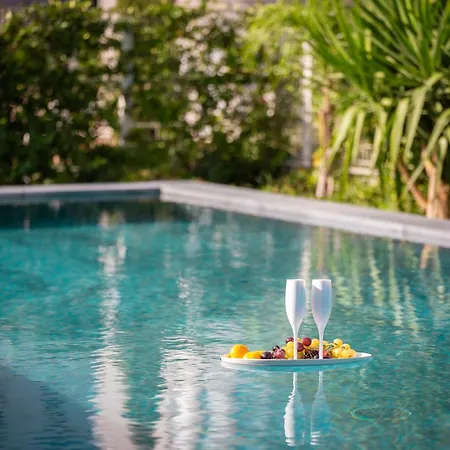 Apartment Sea Front Luxury With A Private Infinity Pool , A Large Garden And A Private Garage On The In Split