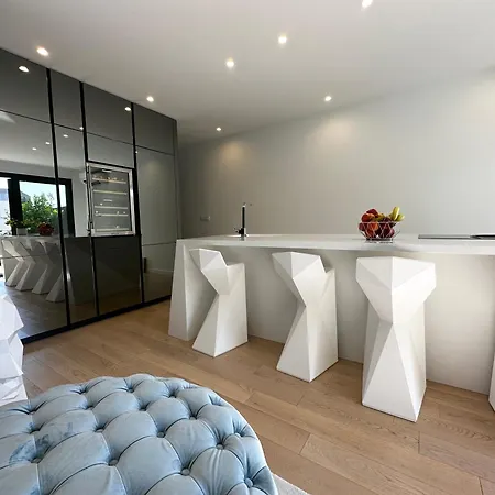 Sea Front Luxury With A Private Infinity Pool , A Large Garden And A Private Garage On The In Apartment