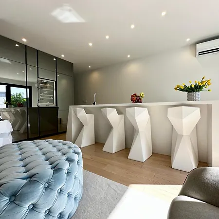 Apartment Sea Front Luxury With A Private Infinity Pool , A Large Garden And A Private Garage On The In Split