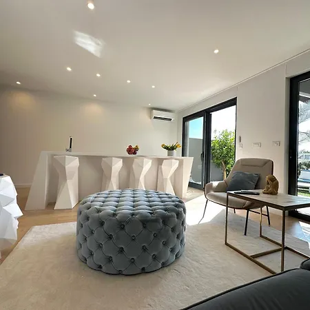 Sea Front Luxury With A Private Infinity Pool , A Large Garden And A Private Garage On The In Apartment *