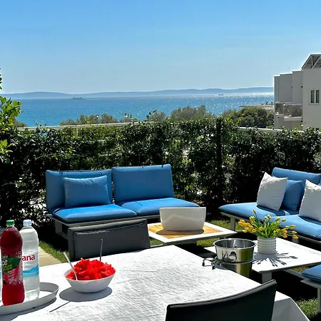 Sea Front Luxury With A Private Infinity Pool , A Large Garden And A Private Garage On The In Apartment