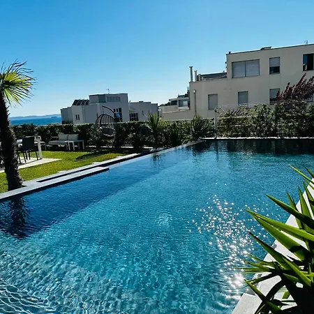 Apartment Sea Front Luxury With A Private Infinity Pool , A Large Garden And A Private Garage On The In Split