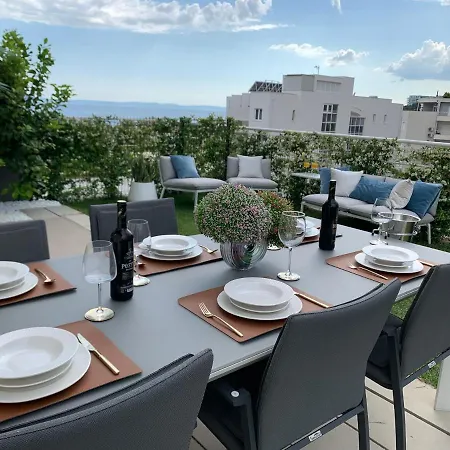 Sea Front Luxury With A Private Infinity Pool , A Large Garden And A Private Garage On The In 公寓
