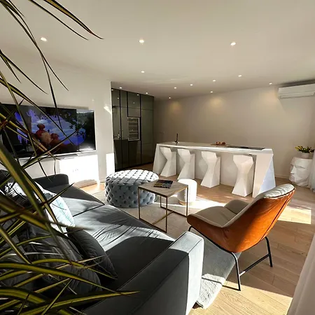 公寓 Sea Front Luxury With A Private Infinity Pool , A Large Garden And A Private Garage On The In 斯普利特