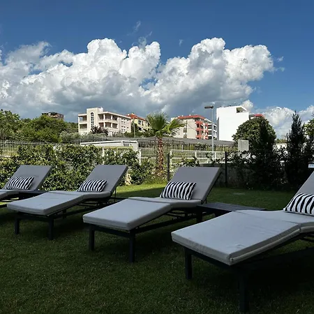 公寓 Sea Front Luxury With A Private Infinity Pool , A Large Garden And A Private Garage On The In